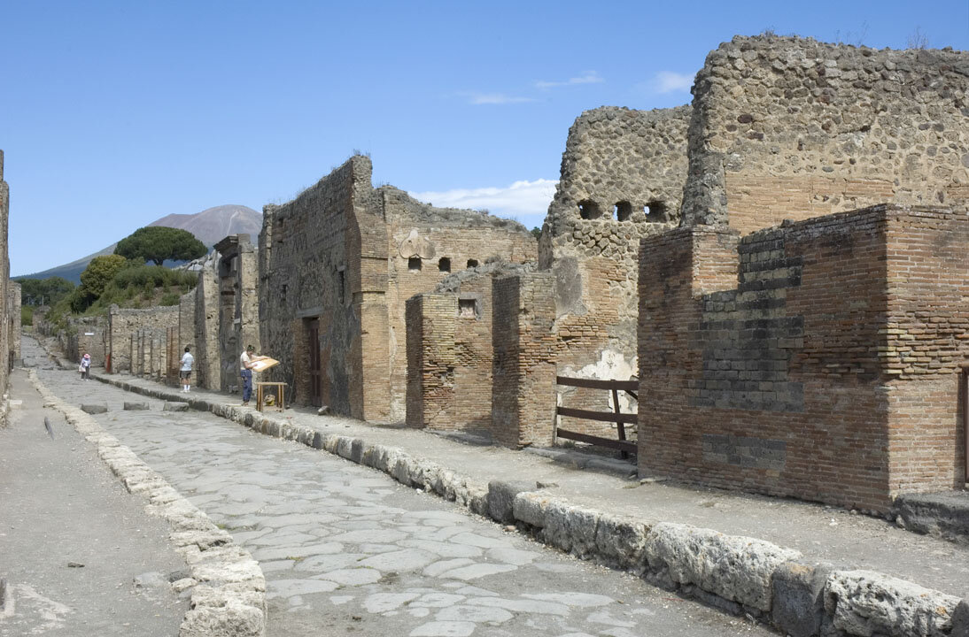 View along Via del Vesuvio, from south to north. Photo: Hans Thorwid