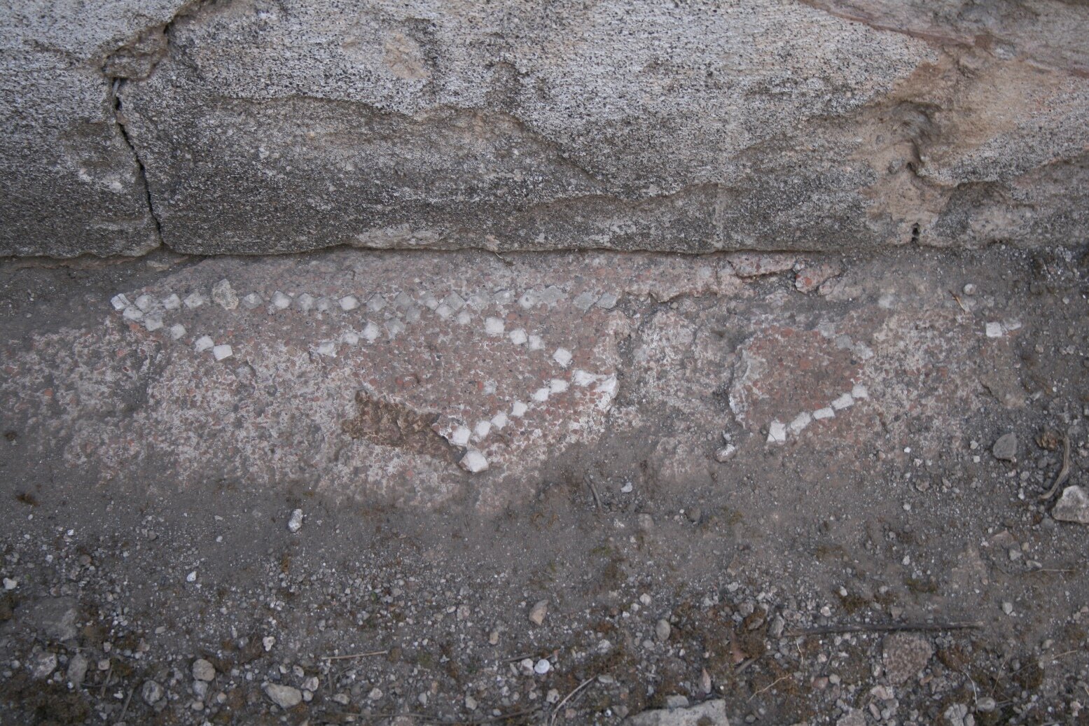 Floor, detail along N wall. Photo: Thomas Staub