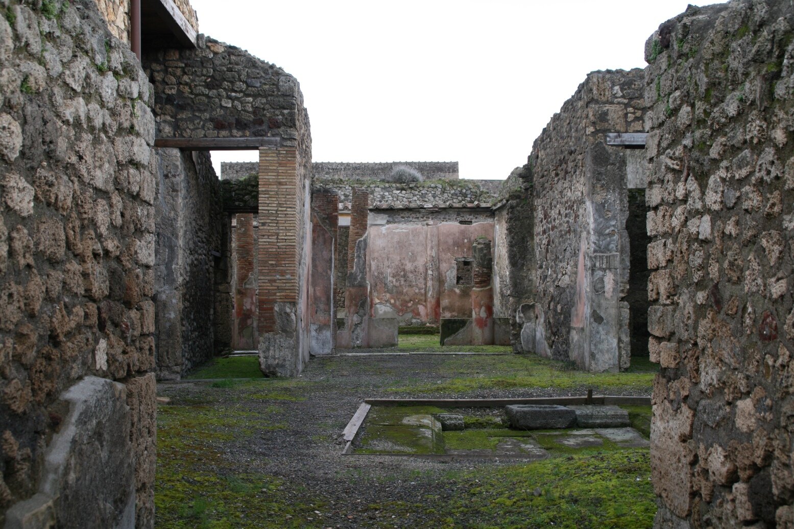 Atrium b, East wall. Photo: Thomas Staub