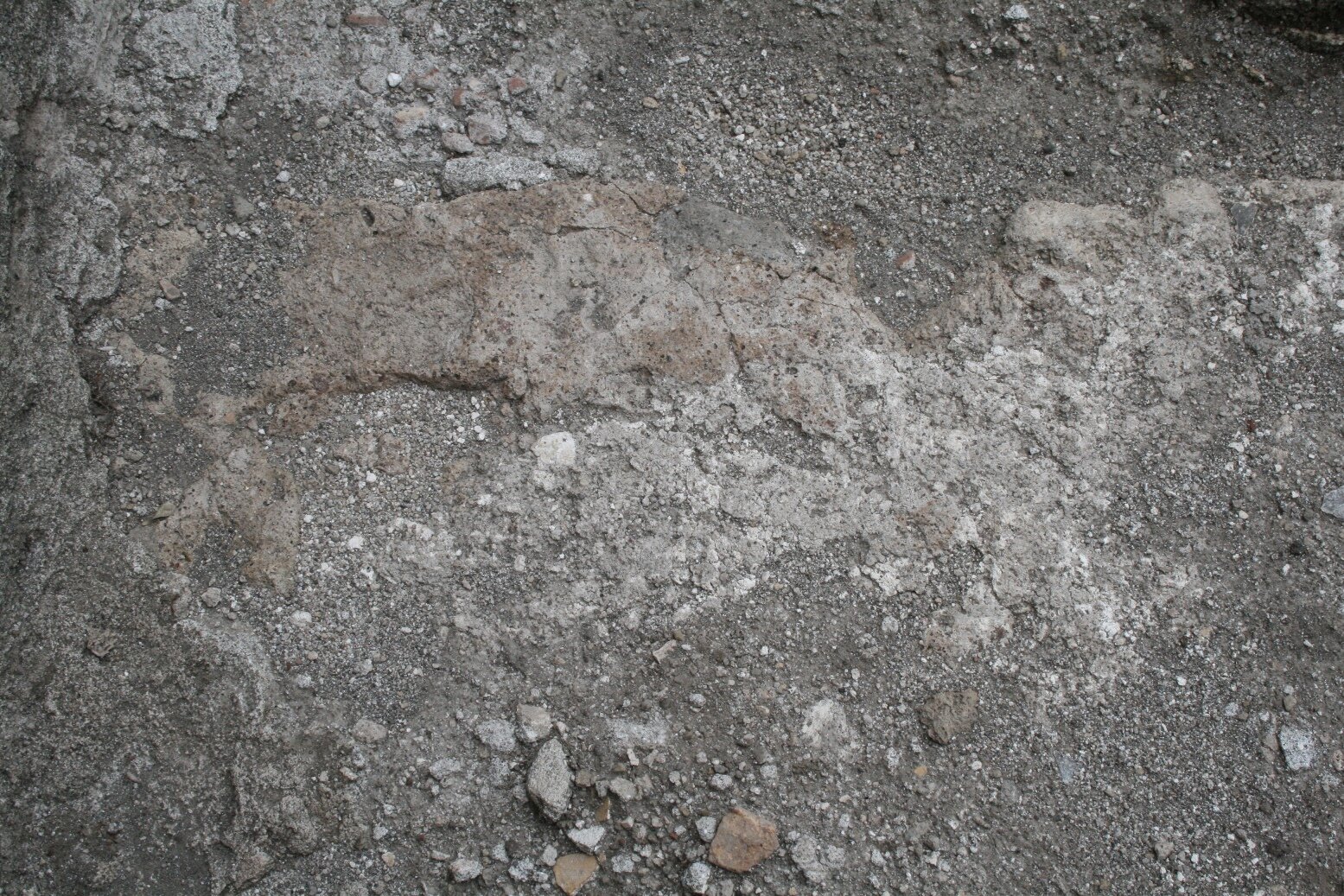 Remains of floor. Photo: THomas Staub